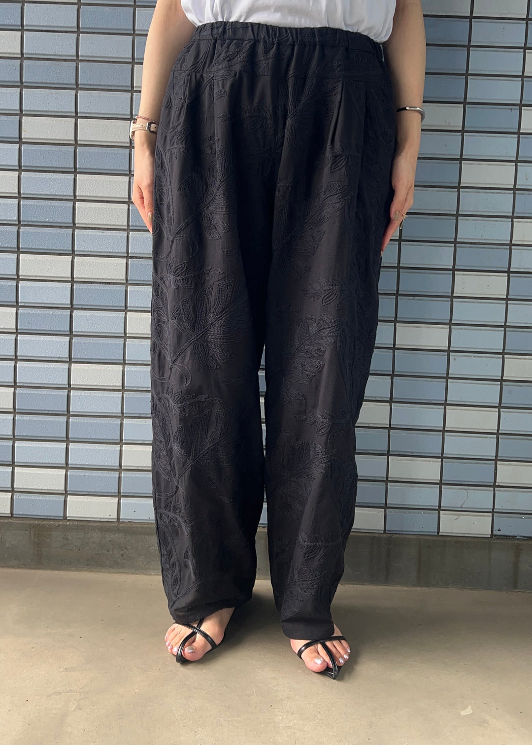 jacquard two tuck cocoon pantsジャガード2タックコクーンパンツ