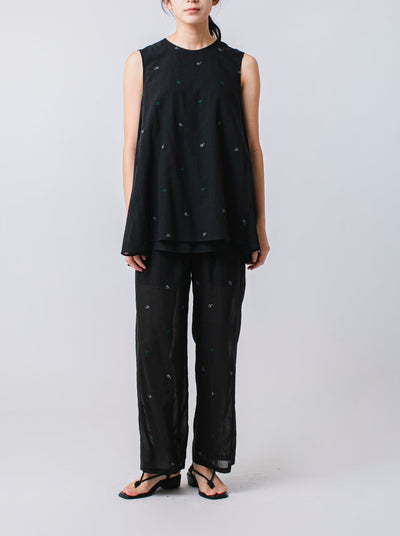 Lily embroidery no sleeve blouse/K241-66085