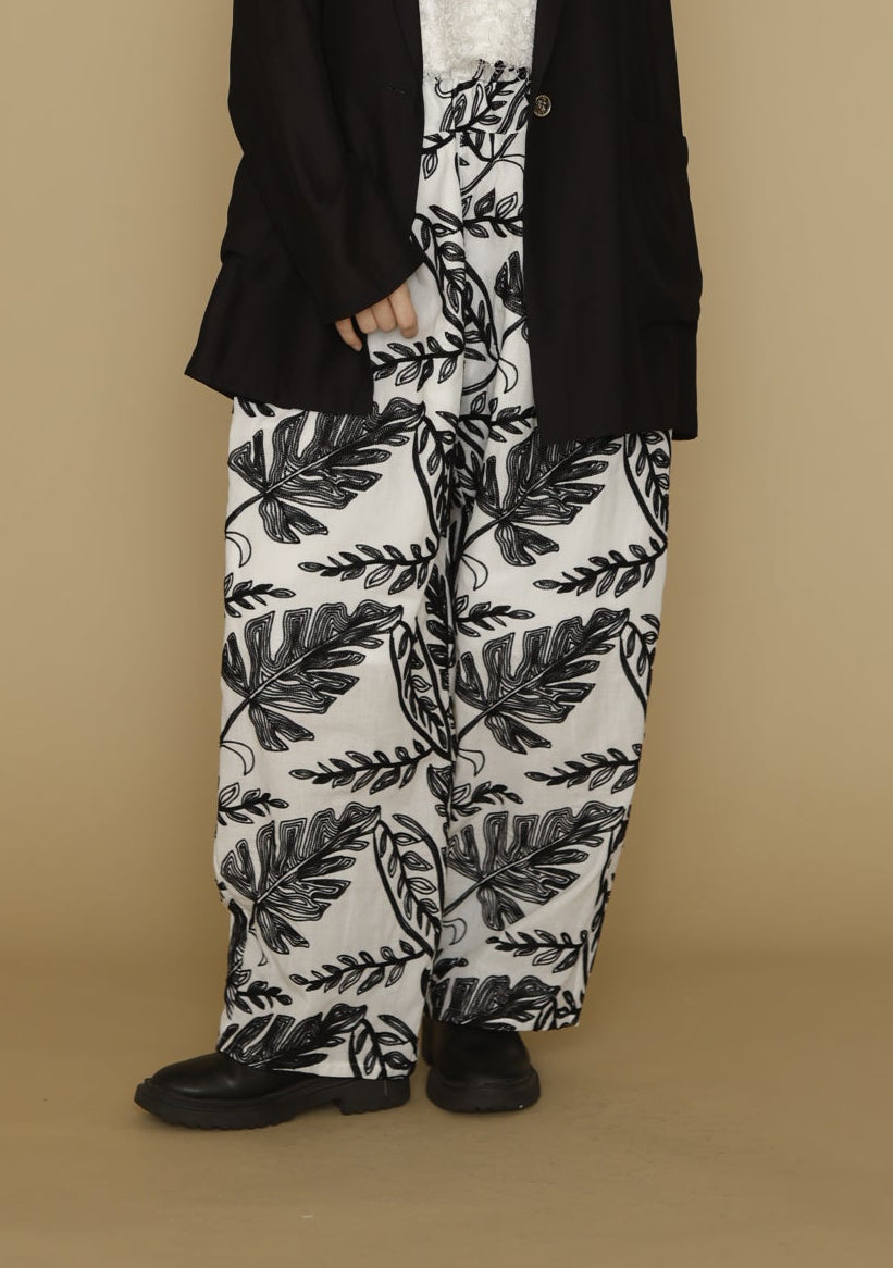 jacquard two tuck cocoon pantsジャガード2タックコクーンパンツ