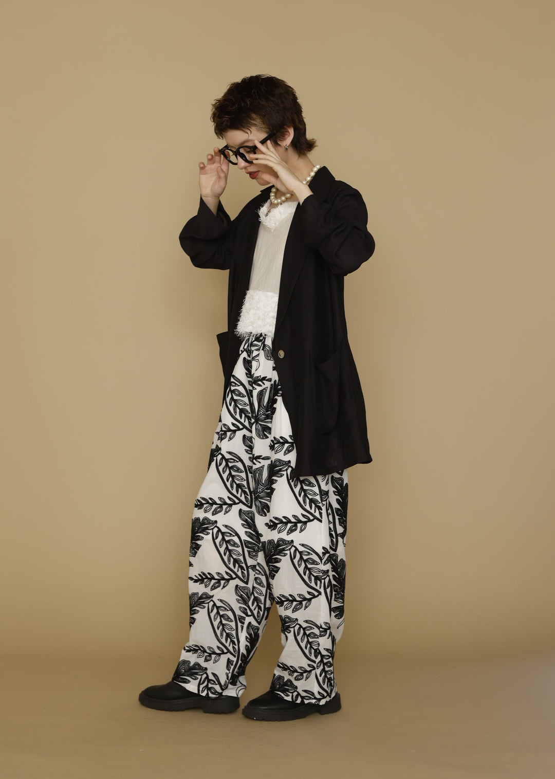 jacquard two tuck cocoon pantsジャガード2タックコクーンパンツ